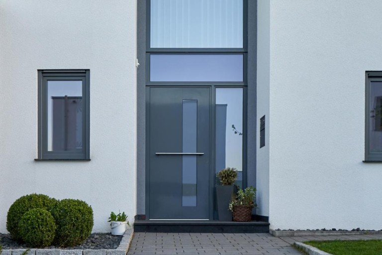 Porte d'entrée à Croth : sécurité, isolation et esthétique réunies
