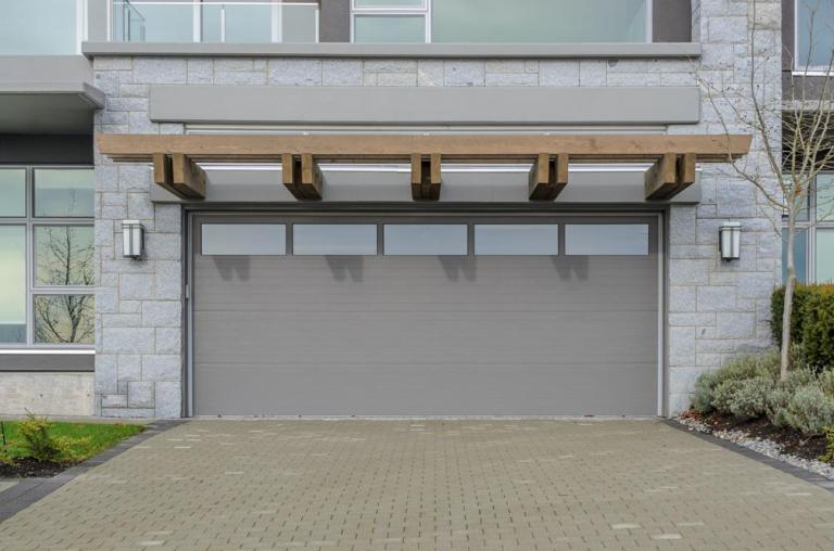 Comment choisir sa porte de garage à Croth selon ses besoins ?
